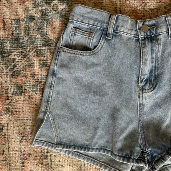 high waisted denim shorts - Picture 2 of 3